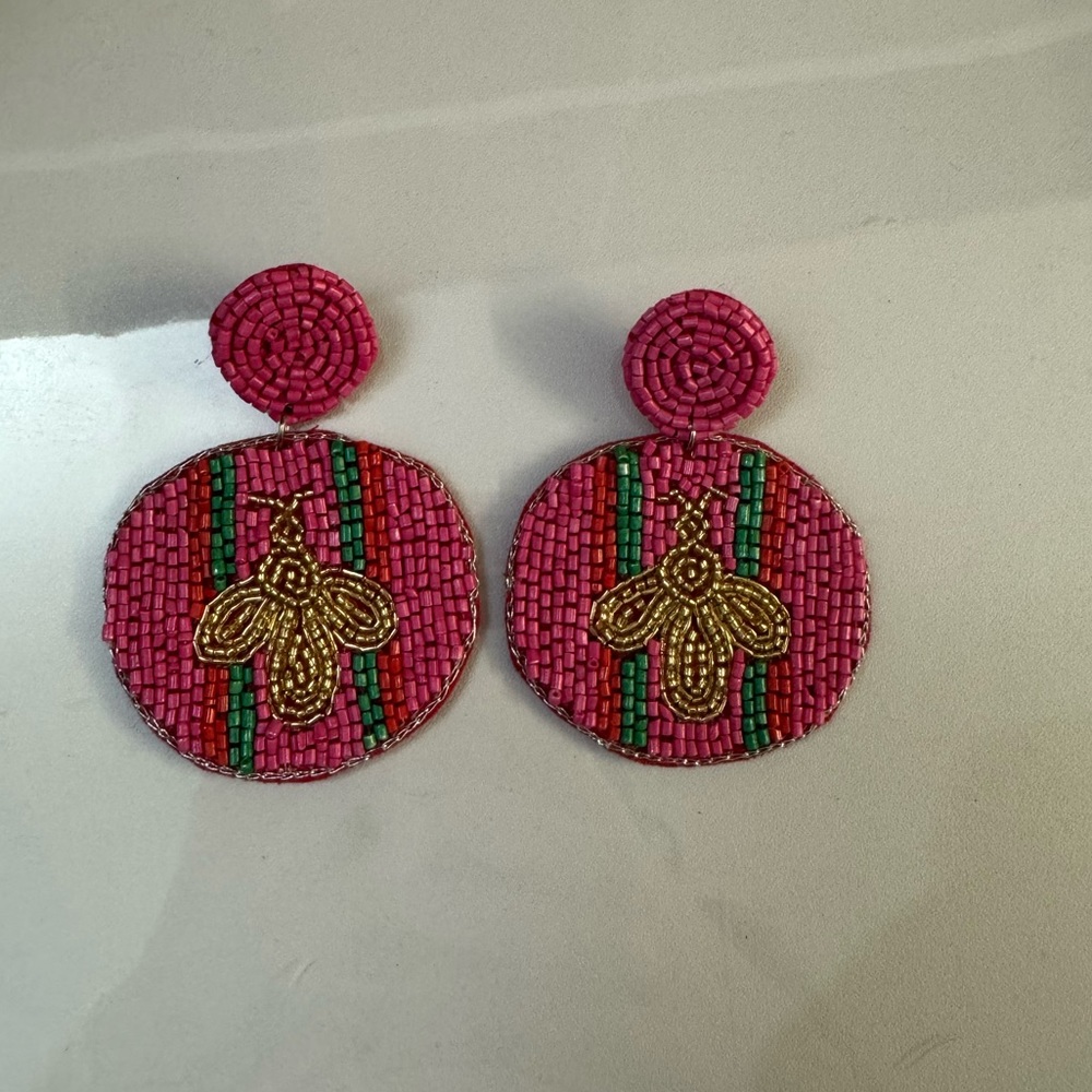 Super cute bumblebee boutique earrings
